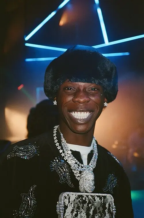 Seyi Vibez