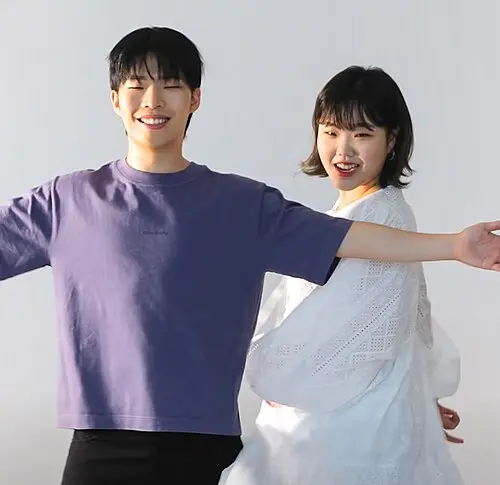 AKMU