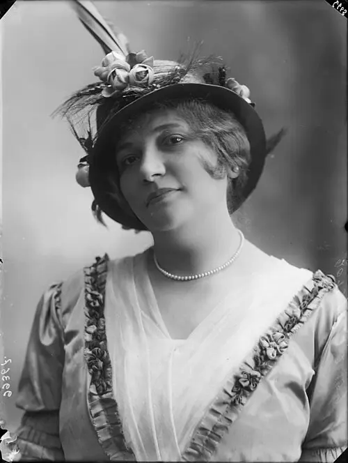 Elsa Bland