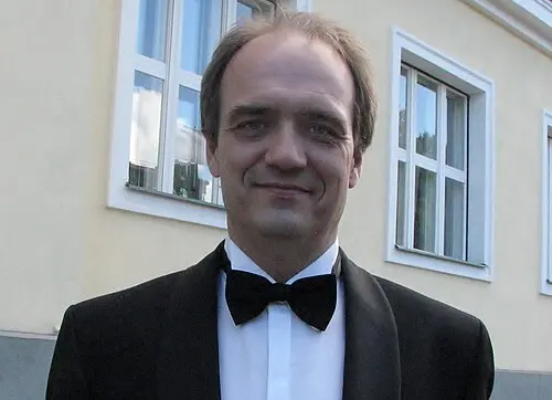 Hirvo Surva