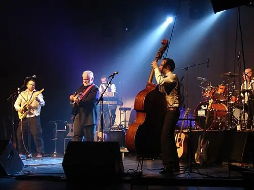 Kvinnaböske Band