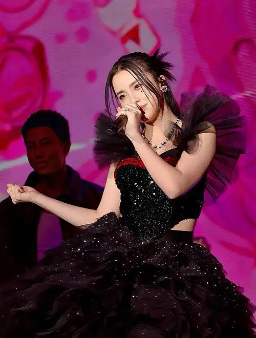 姚焯菲