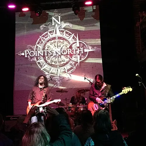 Point North