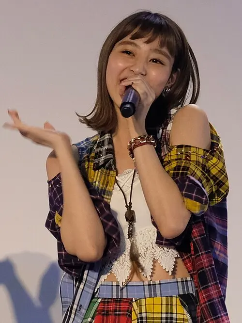 小林ひかる