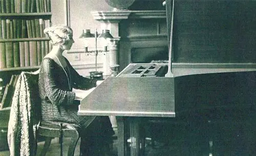 Violet Gordon‐Woodhouse