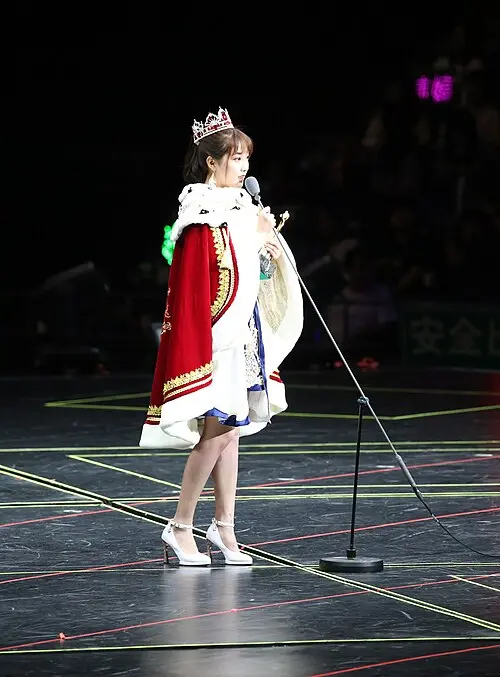 李艺彤