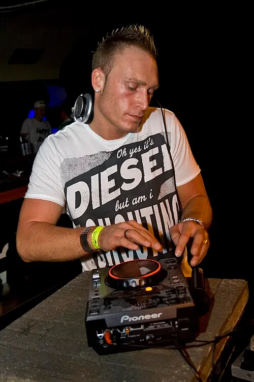 DJ Dean