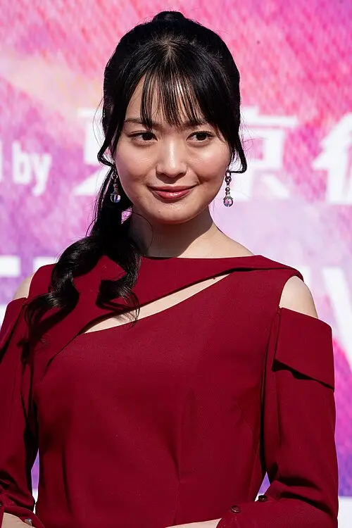 北原里英