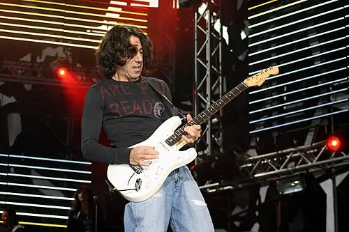 Stef Burns