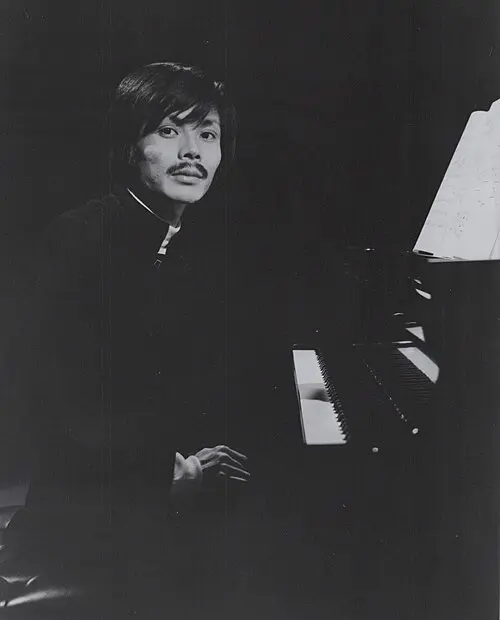 高橋悠治