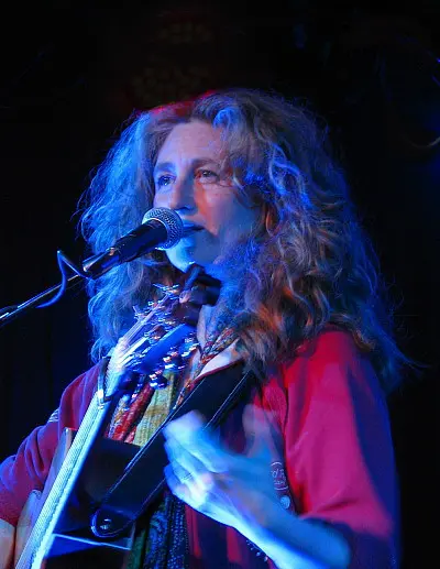 Vicki Genfan
