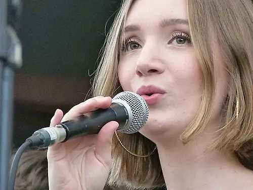 Laura Totenhagen