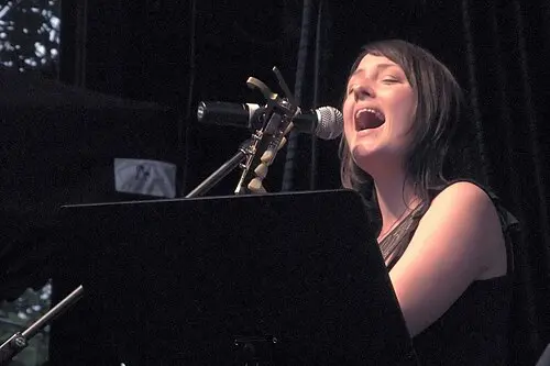 Holly McNarland