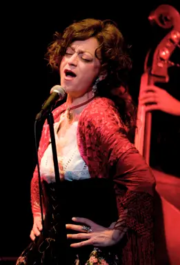 Carmen París