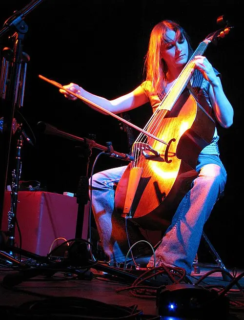 Cécile Schott
