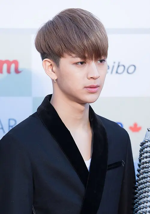 송윤형