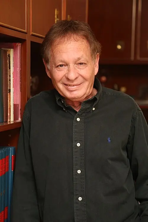 מוצי אביב