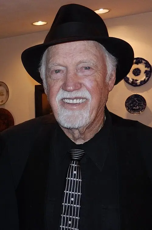Daniel Ronald "Ronny" Cox