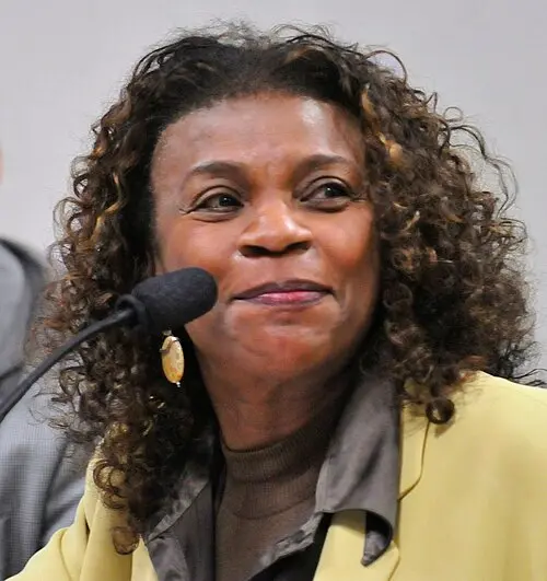 Zezé Motta