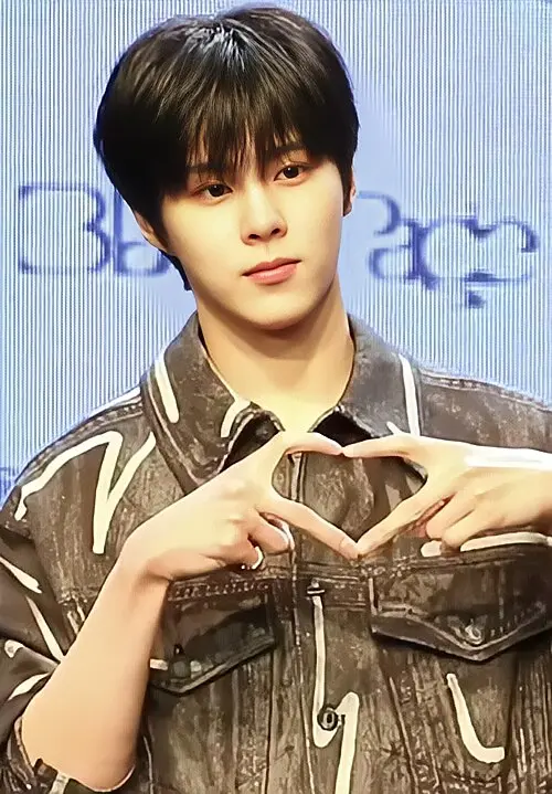 김우석