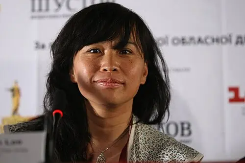 Sook‐Yin Lee