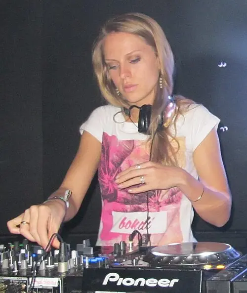 Nora en Pure
