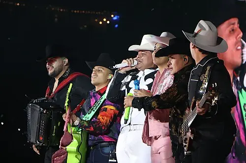 Grupo Firme