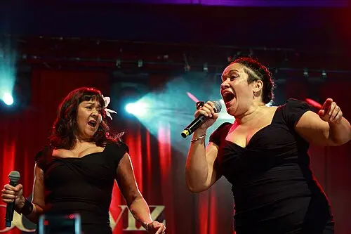 Vika & Linda