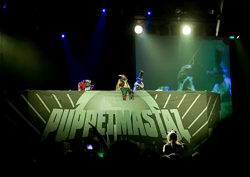 Puppetmastaz