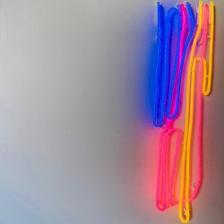 Neon Arrow b/w Rewire