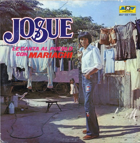 Le canta al pueblo
