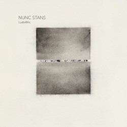 NUNC STANS