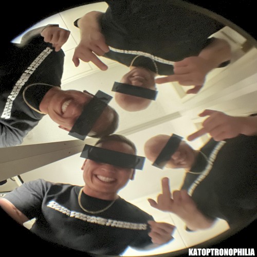 Katoptronophilia