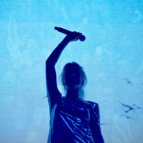 TAP YOUR GLASS (BLUE IN CONCERT version)