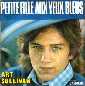 Petite fille aux yeux bleus