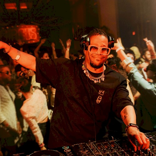 Funky Disco & House Mix Inside a Circus: Felix da Housecat