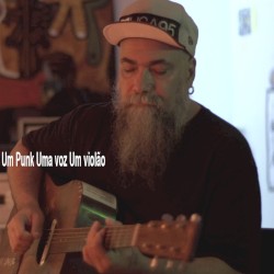 Um Punk uma Voz um Violão