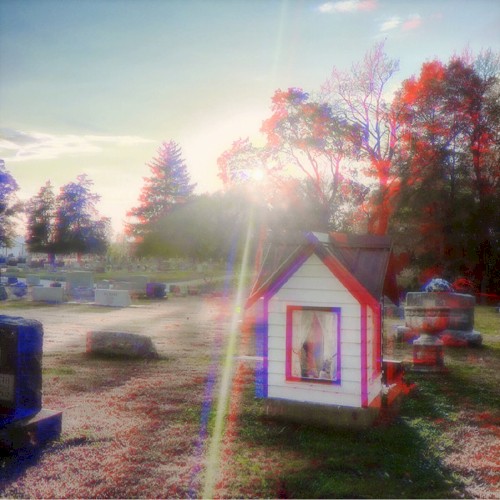 the dollhouse grave of Lova Cline
