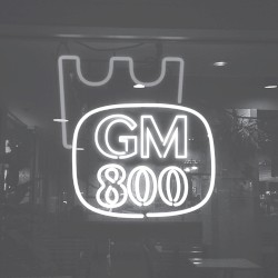 800