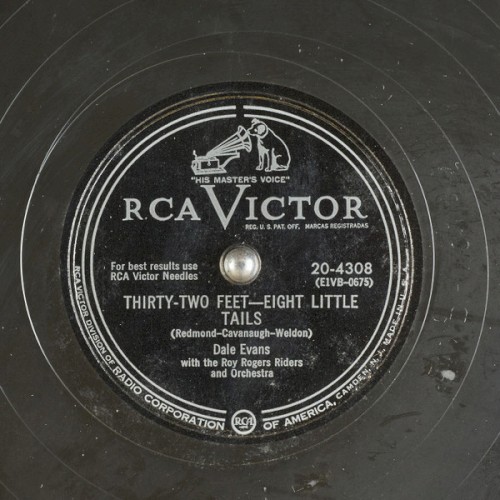 Thirty Two Feet - Eight Little Tails / Fuzzy Wuzzy