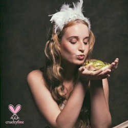 Lunatic Girl and Her Frog, Part 2