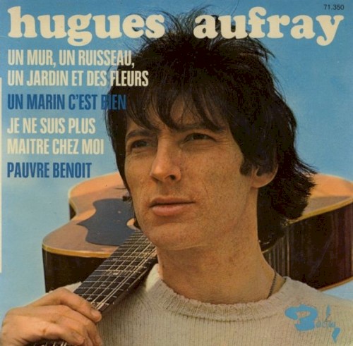 Un mur, un ruisseau, un jardin et des fleurs