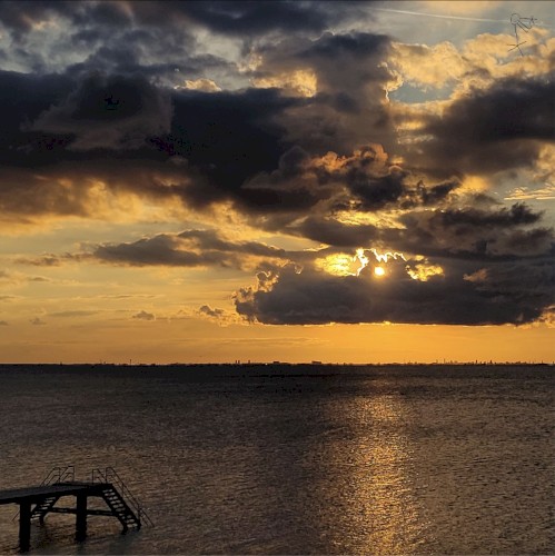 kvällspromenad vid havet