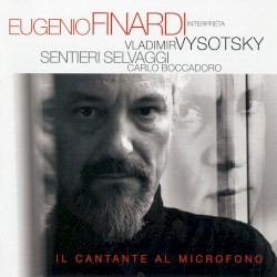 Il cantante al microfono