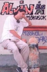 Máshol jársz