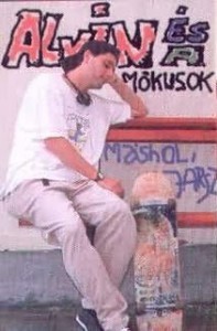 Máshol jársz