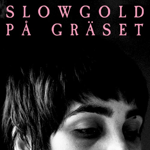 På gräset