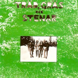 Träd, gräs och stenar