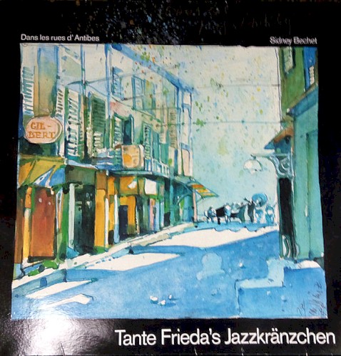 Dans les rues d`Antibes