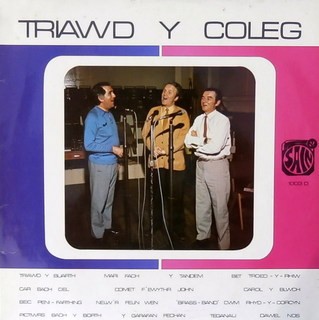 Triawd y Coleg